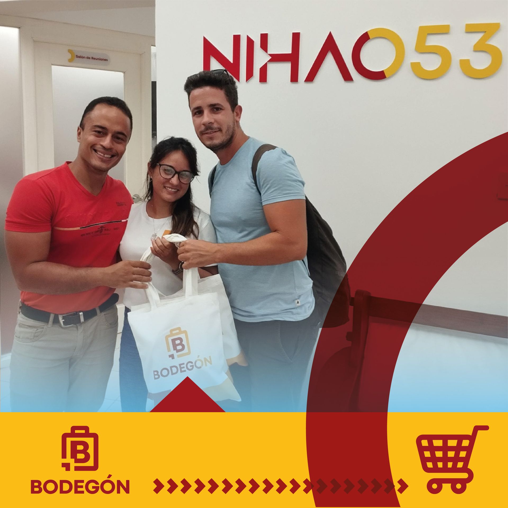 Cliente del pack de servicios BodegON en reunión con los comerciales en la empresa.