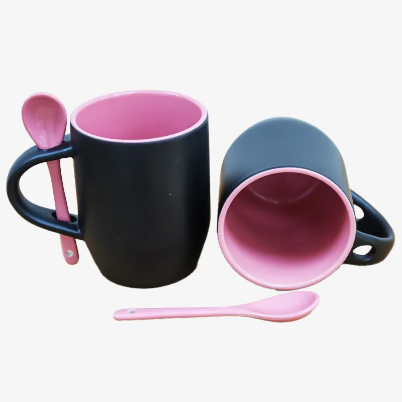 Taza mágica con cuchara 11 oz con color interior rosado